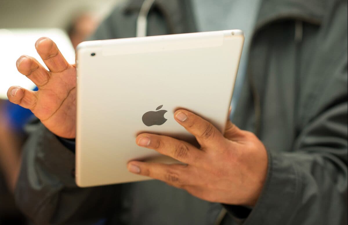 Waiting on Iran to Confirm Talks, Apple's New CEO, More