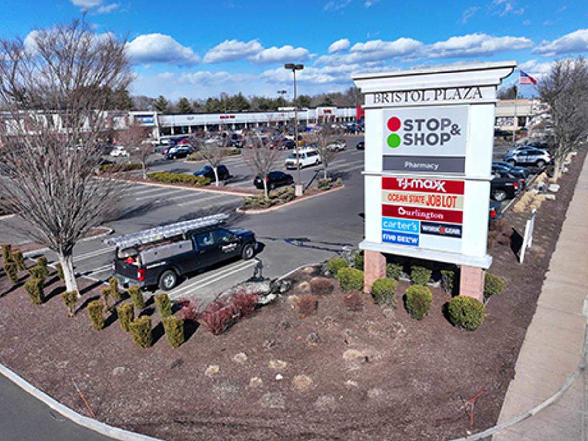 JLL Arranges $27.9M Debt Financing for Bristol Plaza Shopping Center