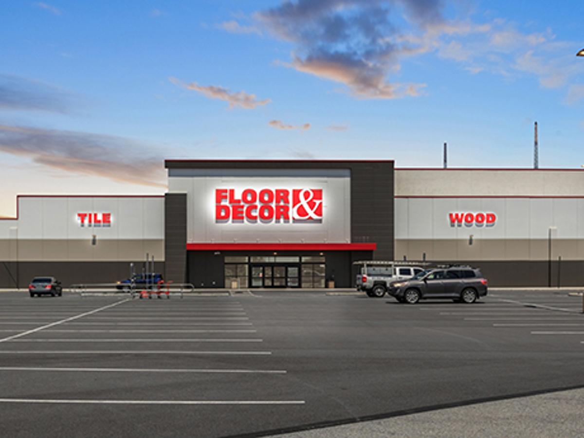 JLL Arranges Sale of Whitehall Plaza Shopping Center to Mishorim Gold Group