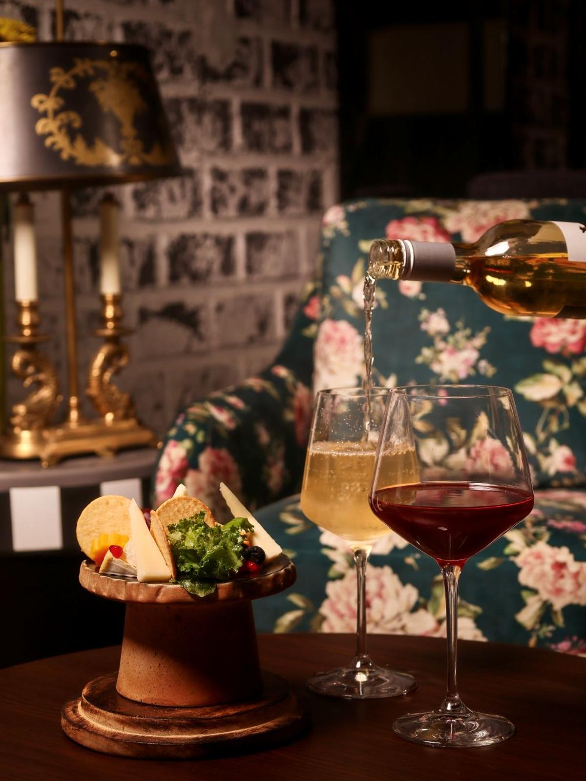 India – Low Profile, High Recall: Inside Rumour, Vasant Vihar