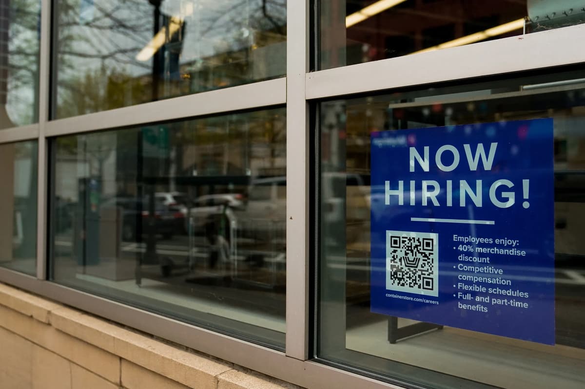 U.S. Jobless Claims Remain Below Stress Levels Despite AI Layoffs