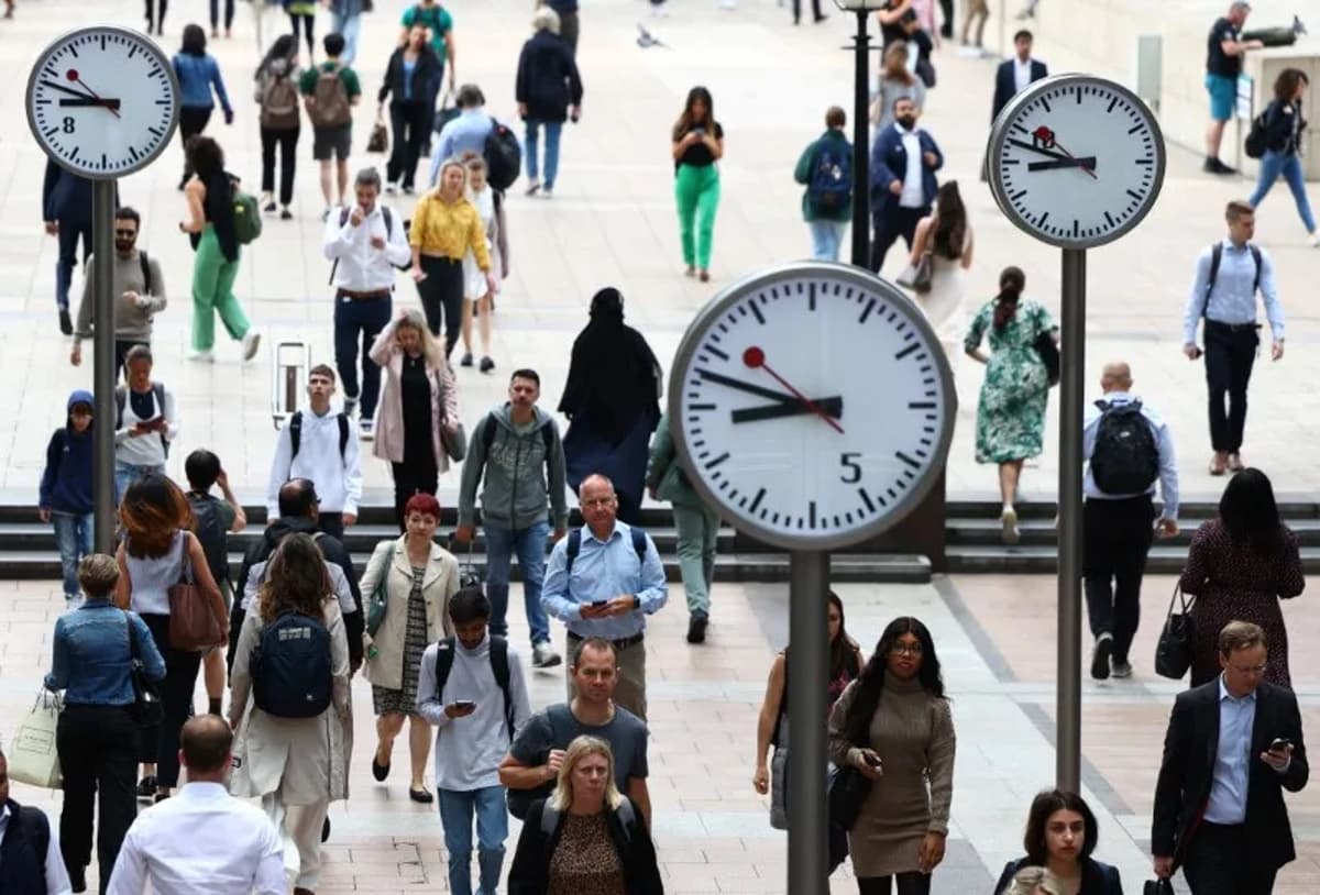 U.K. Employers’ Cost-Cutting Mindset Signals Trouble For Pay, Hiring And Growth