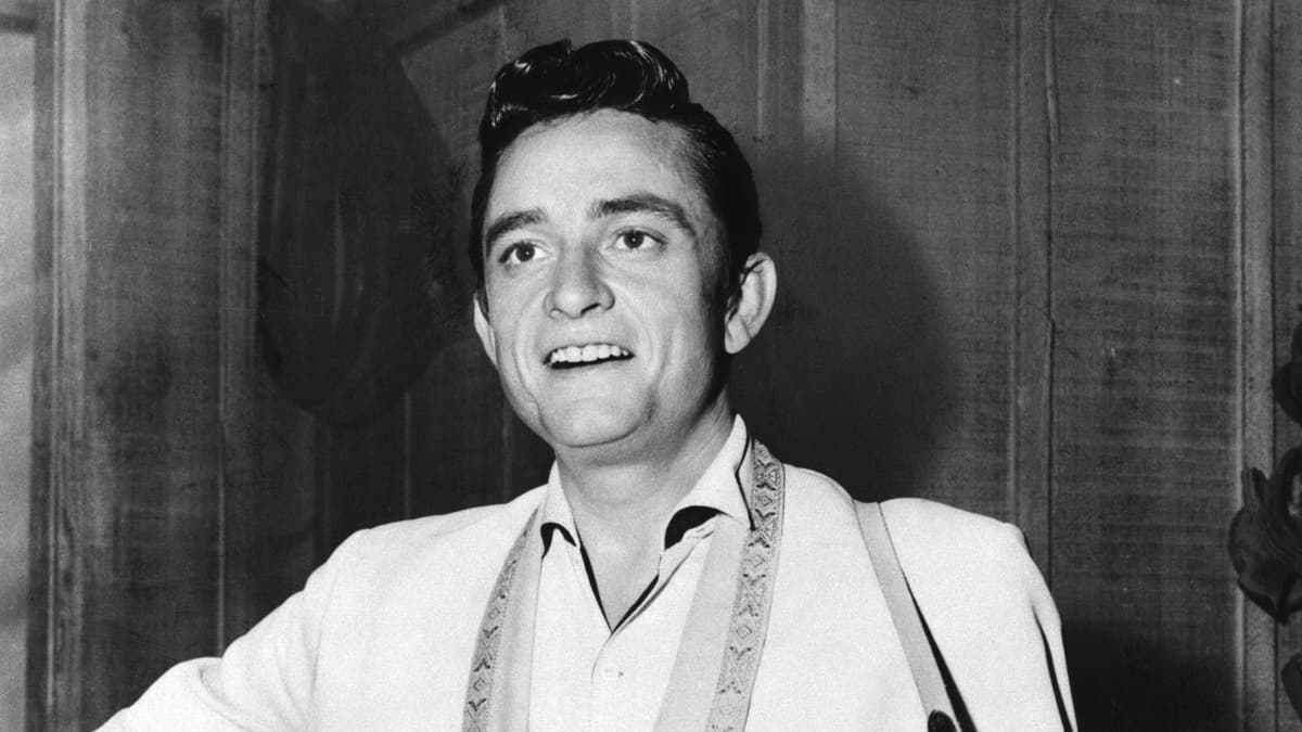 3 of Johnny Cash’s Best Crossover Pop Hits of His Career