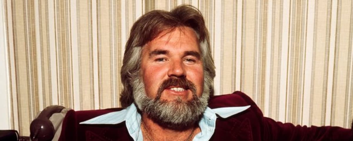 On This Day in 1977, Kenny Rogers Topped the Country Chart for the First Time With a Song That Got...