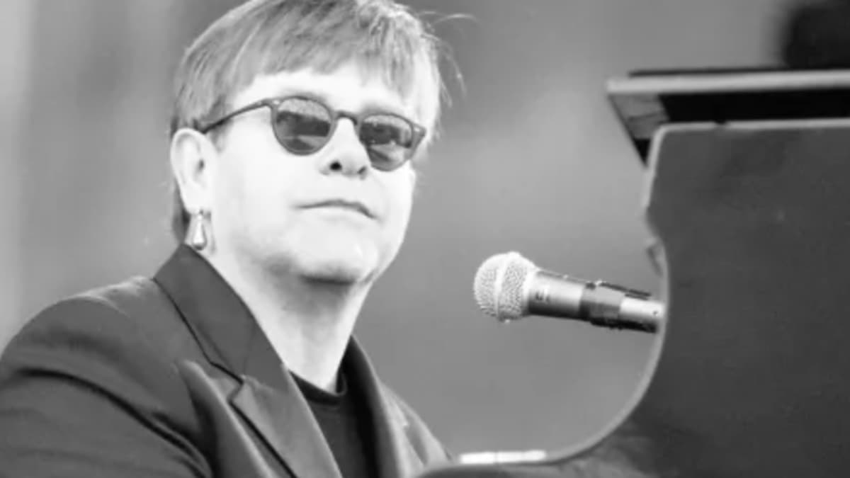 4 Elton John Lyrics From ‘A Single Man’ That Are Seriously Slept On