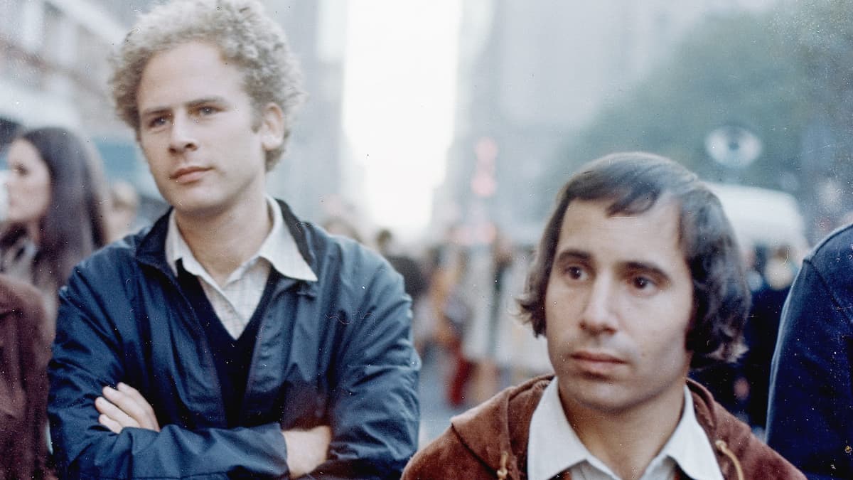 Paul Simon Says Everyone Loves This One Line in “Mrs. Robinson”, Even Thought It Doesn’t Make Any Sense at All