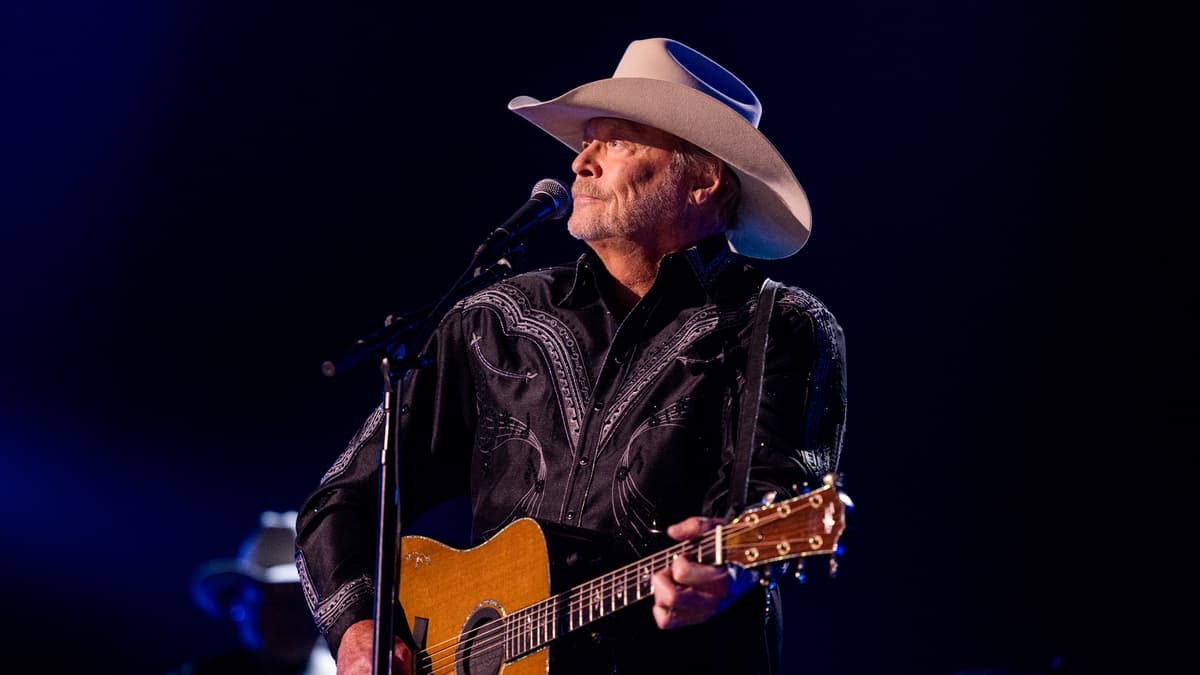 George Strait and Lainey Wilson Are Taking Alan Jackson’s Farewell Concert Into Legendary Territory