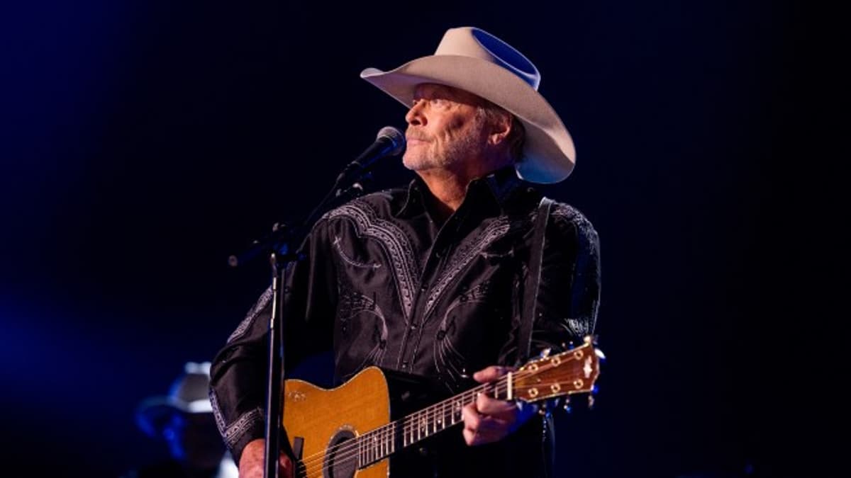 George Strait and Lainey Wilson Are Taking Alan Jackson’s Farewell Concert Into Legendary Territory