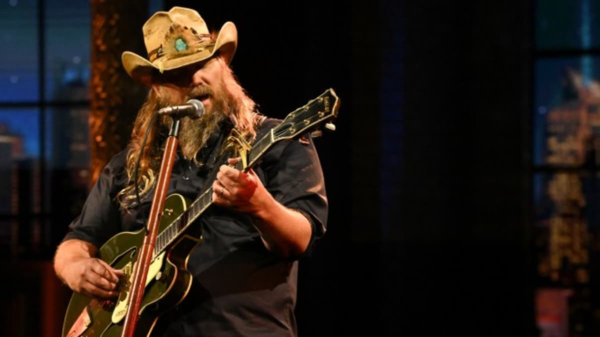 Chris Stapleton Flirts With His Wife, Duets With Lainey Wilson, and Powers Through a Rainstorm During Nashville Stadium Show