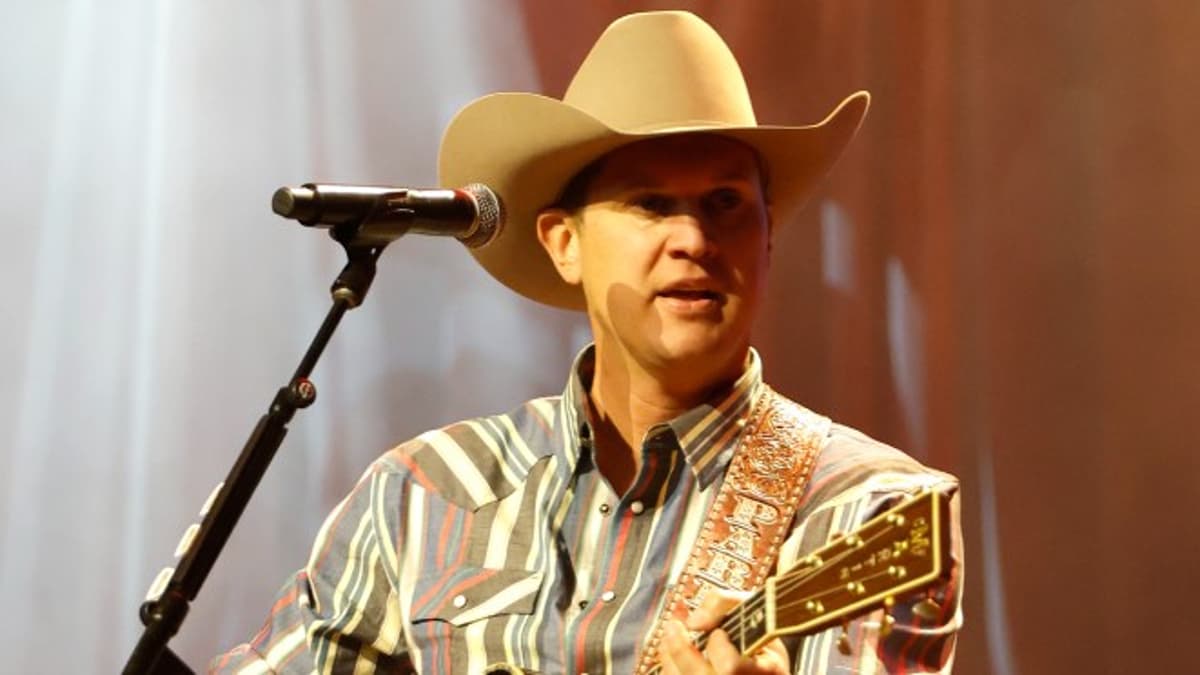 Jon Pardi Declares Country Music “The New Rock N’ Roll” As Guitar Solos Fade