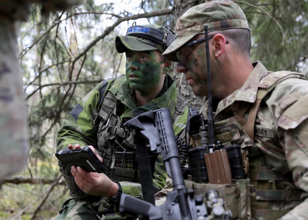 NY Guard Trains with Swedish Partners During Northern Lights 26