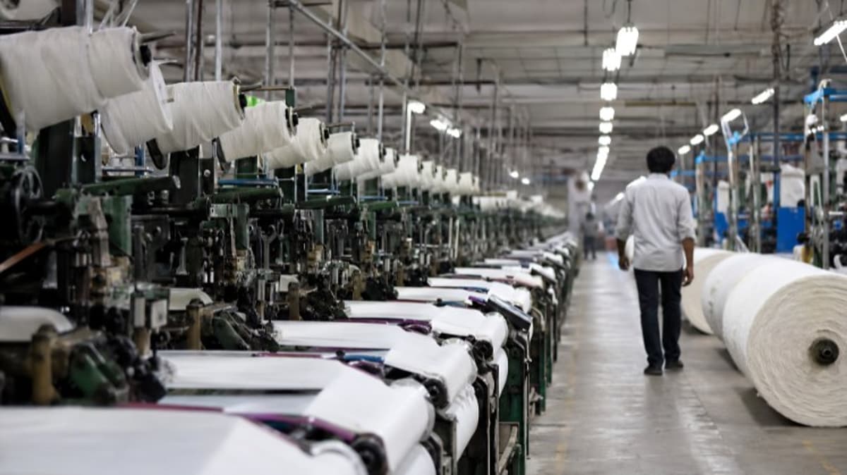 Textiles Ministry Sets Up Monitoring Cell to Ensure Supply Stability Amid West Asia Crisis