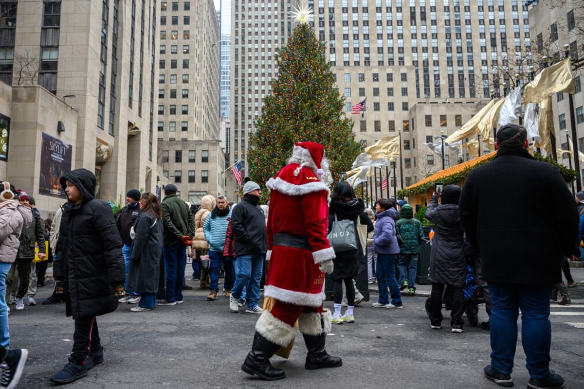 Santa Clauses Get a Tax Break on Tips, but Not Accountants or Tax Pros
