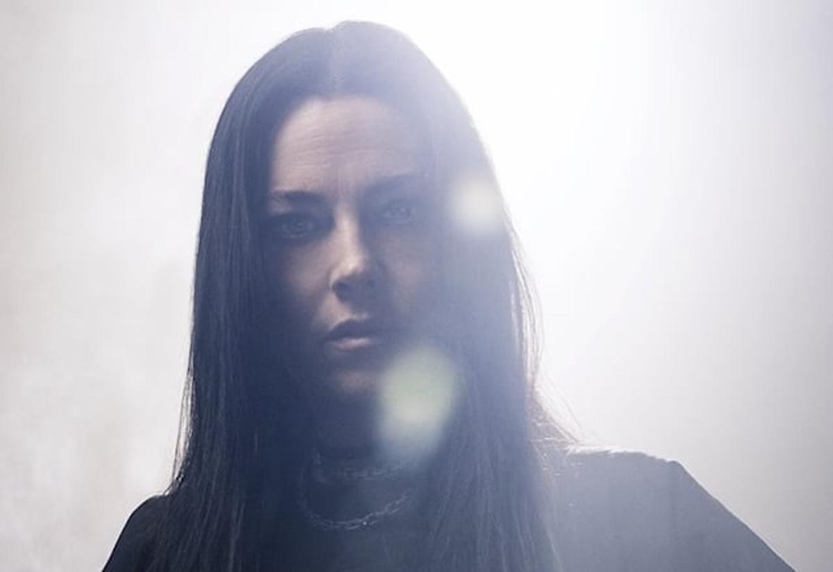 EVANESCENCE's AMY LEE Says 'Constant Bad News' Is 'Exhausting' But The Solution Isn't Just Running Away From It
