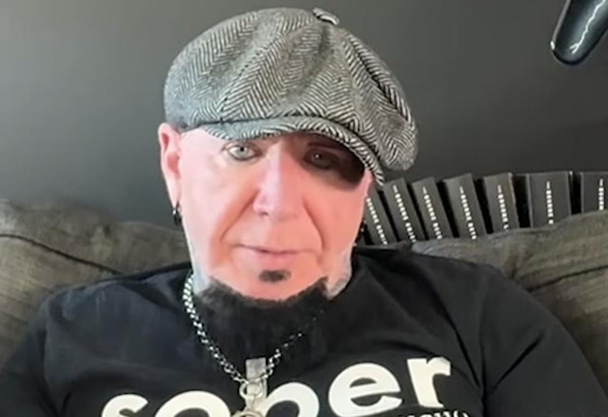 MUDVAYNE's CHAD GRAY Is 'Certainly Not Opposed' To Releasing New Solo Music