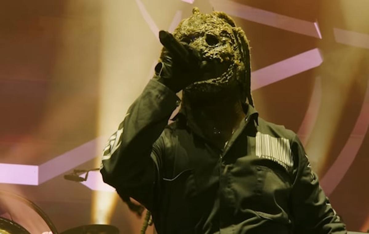Unauthorized Book About Rise Of SLIPKNOT And Creation Of 2001 Album 'Iowa' To Arrive In August