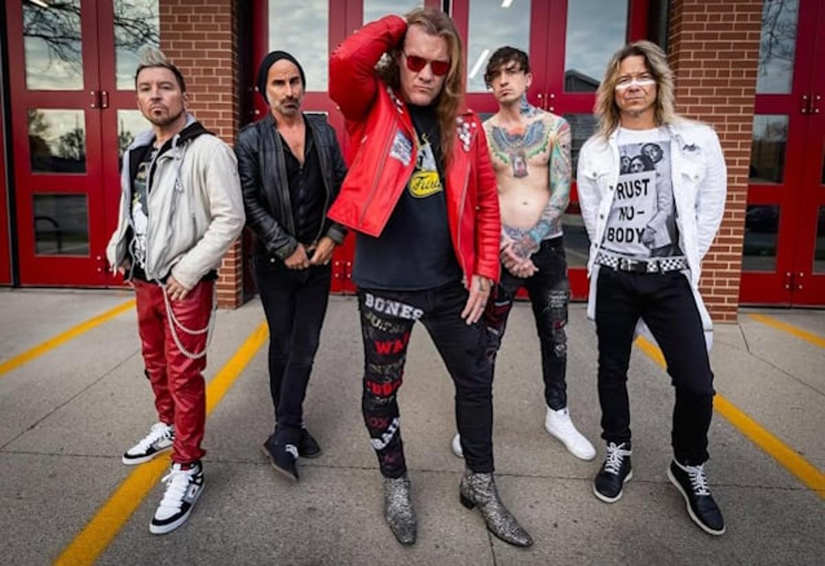 FOZZY Releases New Single 'I Know Evil'