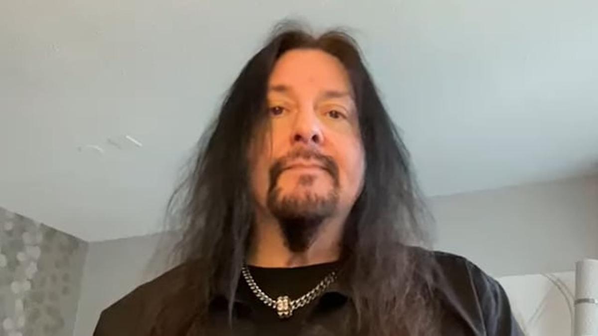 GENE HOGLAN: 'Grunge Was Very Influenced By Thrash Metal'