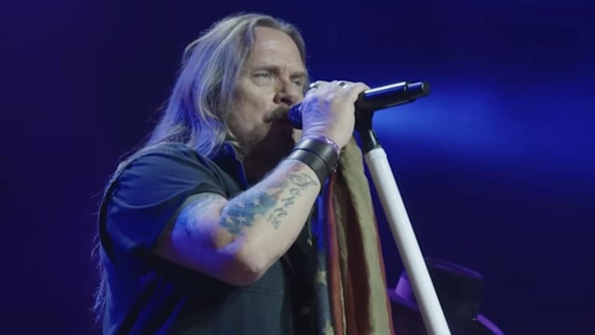 JOHNNY VAN ZANT On LYNYRD SKYNYRD's Future: 'As Long As I Have Good Health, We'll See Where It Leads Us'