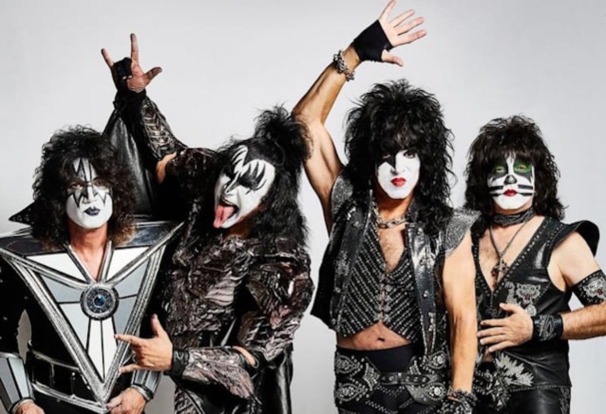 GENE SIMMONS Confirms KISS Has Recorded A New PAUL STANLEY-Written Song: We Are 'In The Studio Now'