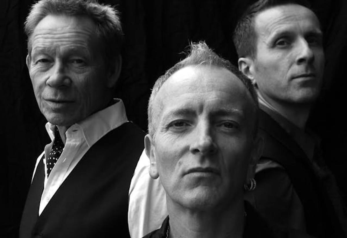 DEF LEPPARD Guitarist PHIL COLLEN's MANRAZE Releases 'Lock, Stock & Barrel' Five-CD Box Set