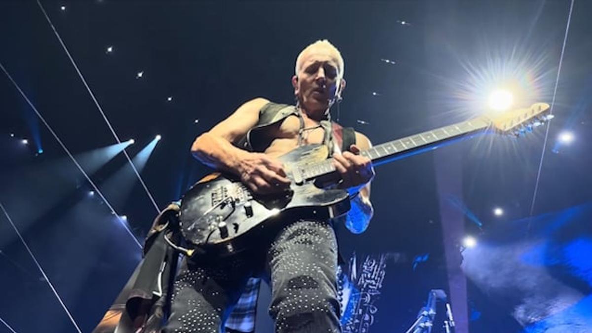 DEF LEPPARD's PHIL COLLEN: Final Concert Of Latest Las Vegas Residency 'Was Probably The Best Show We've Ever Done'