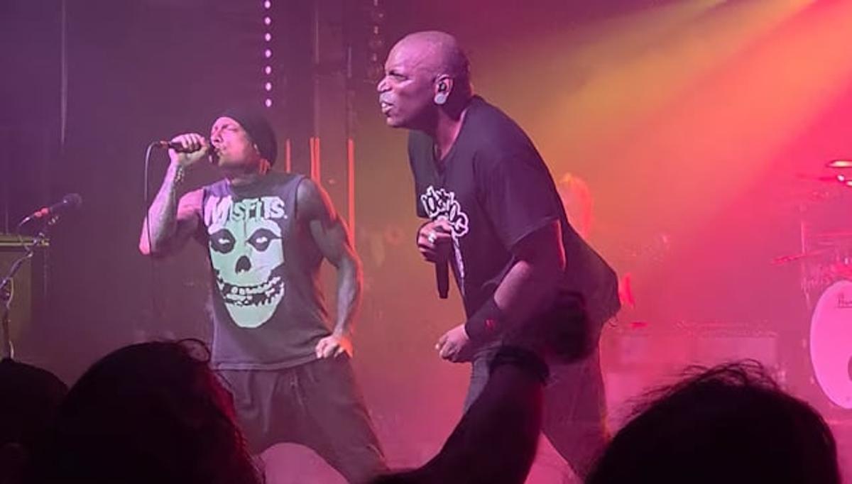 Watch: SEPULTURA Joined By BIOHAZARD's EVAN SEINFELD For 'Slave New World' Performance In Reading