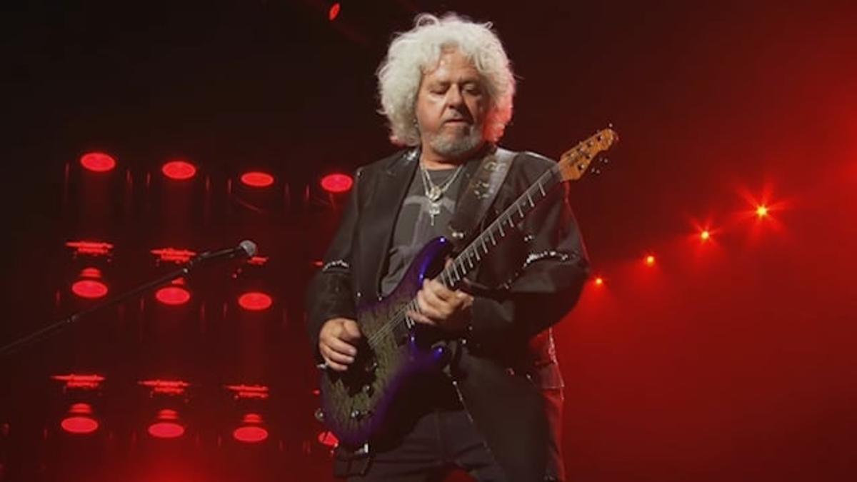 STEVE LUKATHER On EDDIE VAN HALEN Album He Is Working On With ALEX VAN HALEN: 'This Is Not Throwaway S***'