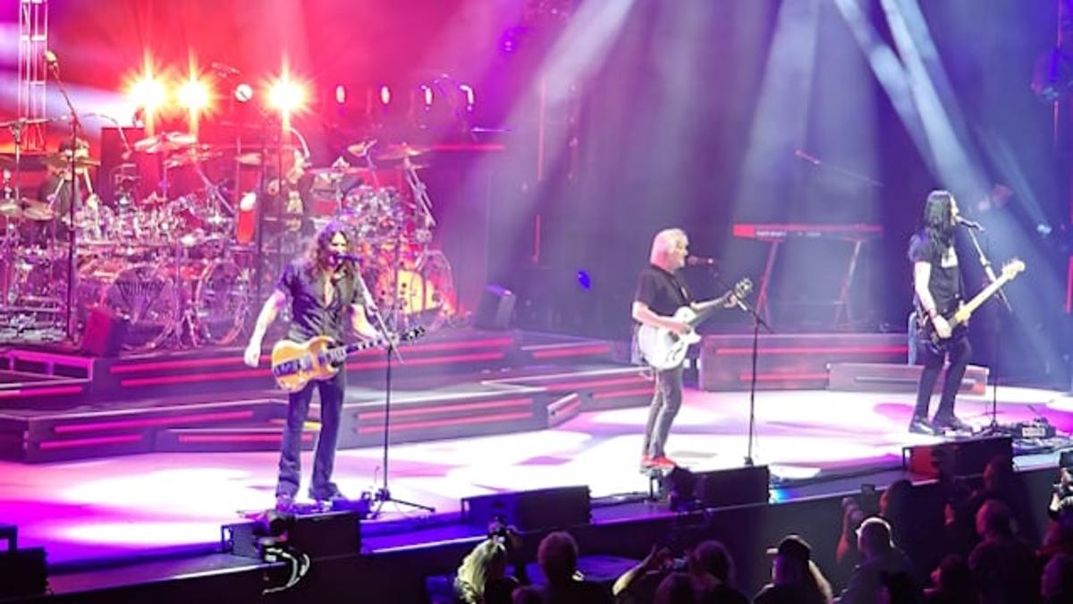 RIK EMMETT On TRIUMPH's Recently Launched Reunion Tour: 'Every Night It Gets Better. It Just Keeps Resonating And Growing'