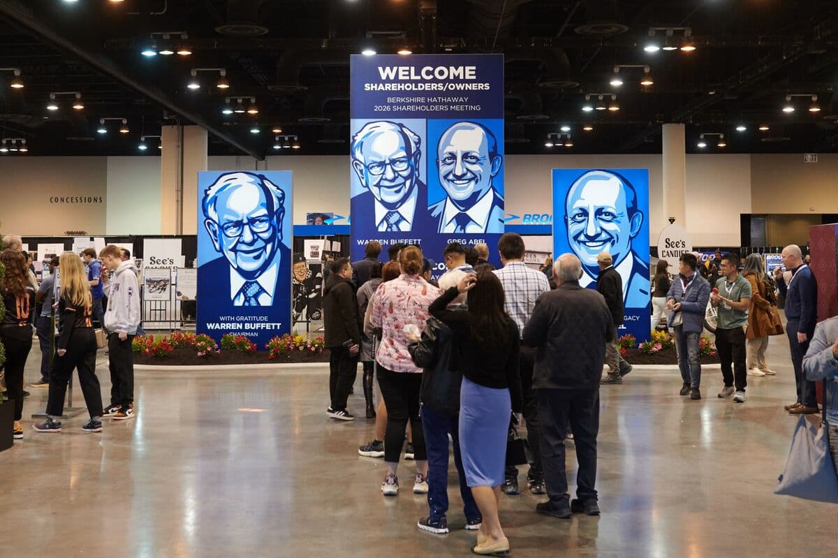 Berkshire Investors Praise Greg Abel at Post-Buffett Meeting