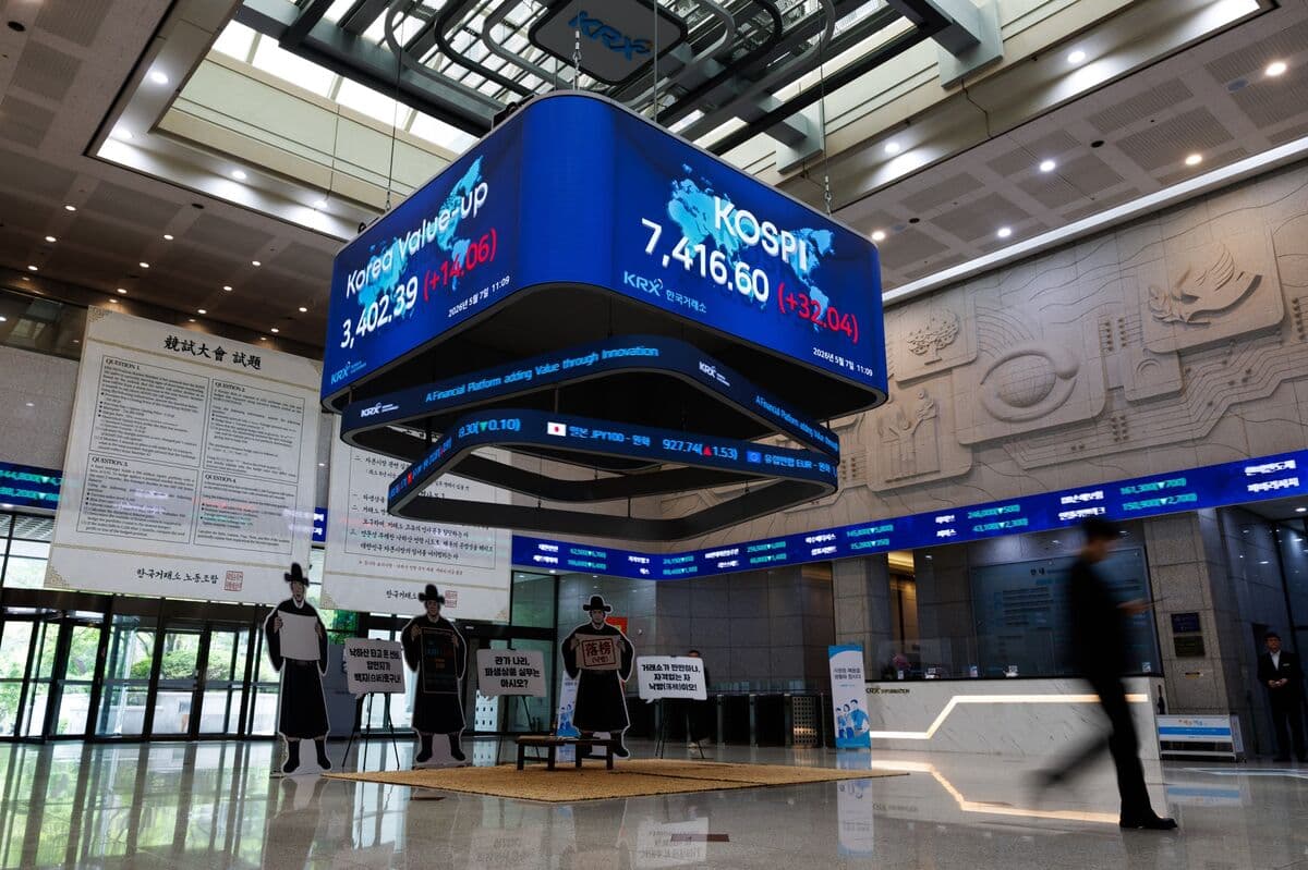 Goldman Lifts Kospi Target to 12,000, Upgrades Taiwan to Buy