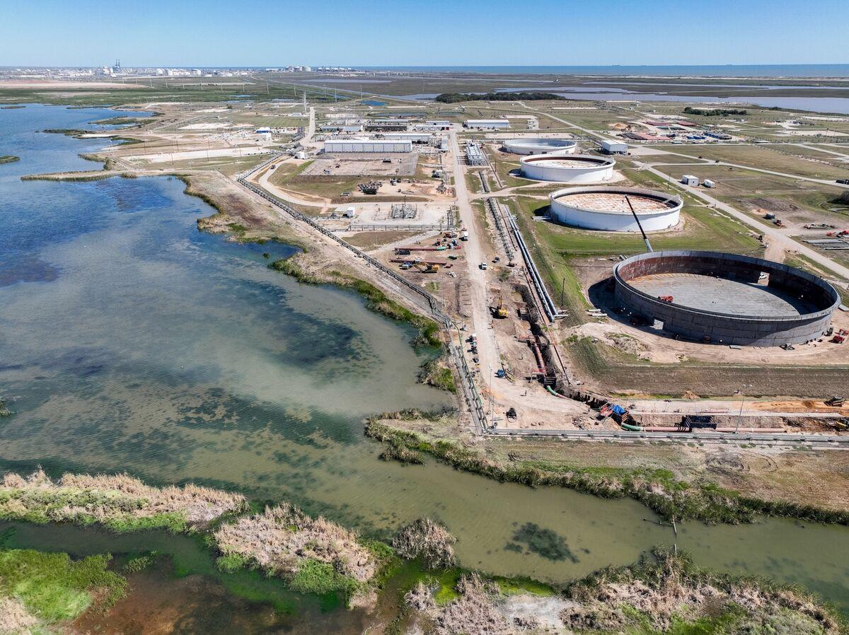 The US and China Are Saving Oil From a Crisis