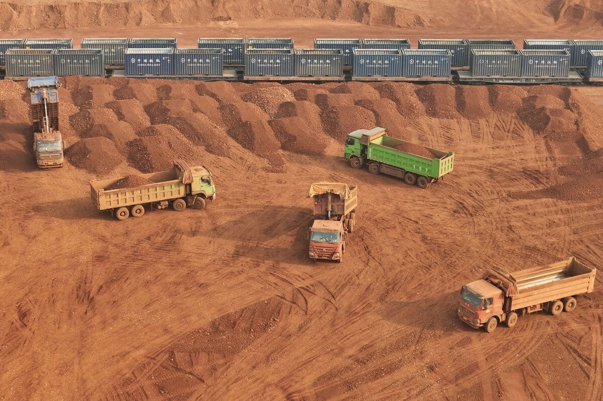 Chalco Agrees to Build Guinea Alumina Plant for $1 Billion