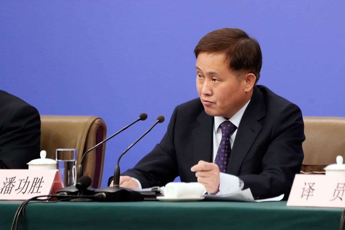 China Central Bank’s Pan Flags AI Risks, Opportunities at IMF