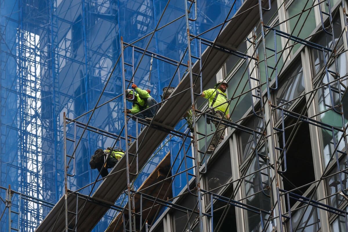 Bond Trader Bets on Fed Hike Poised for Gut Check From Jobs Data