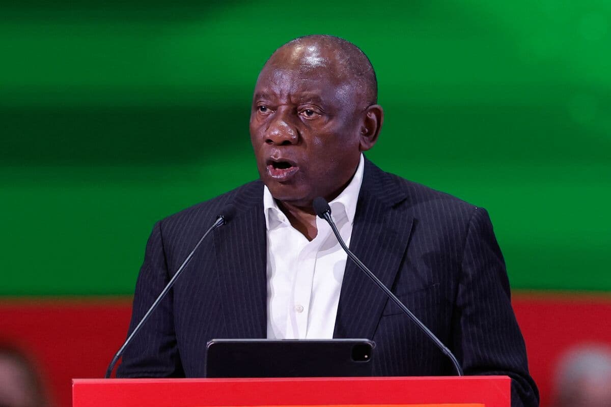 Ramaphosa’s Political Peril Earns Shrug From Investors for Now