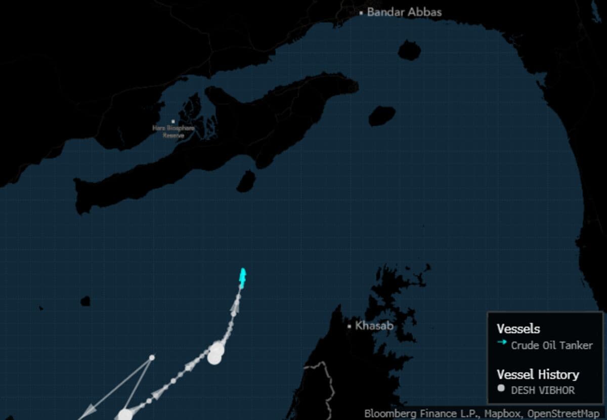 Tanker in Persian Gulf Resumes Voyage to Hormuz After U-Turn