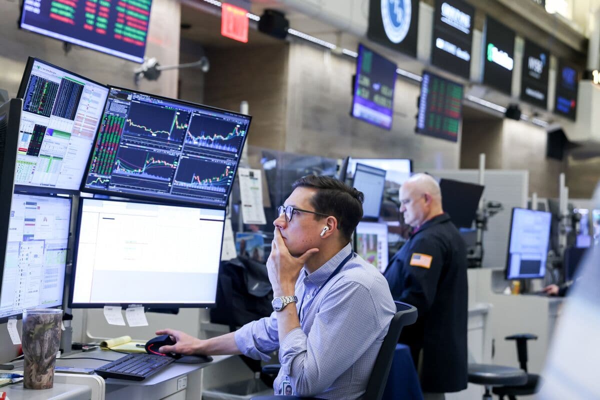 US Stocks Set Record High as Chip Stocks Roar, Payrolls Beat