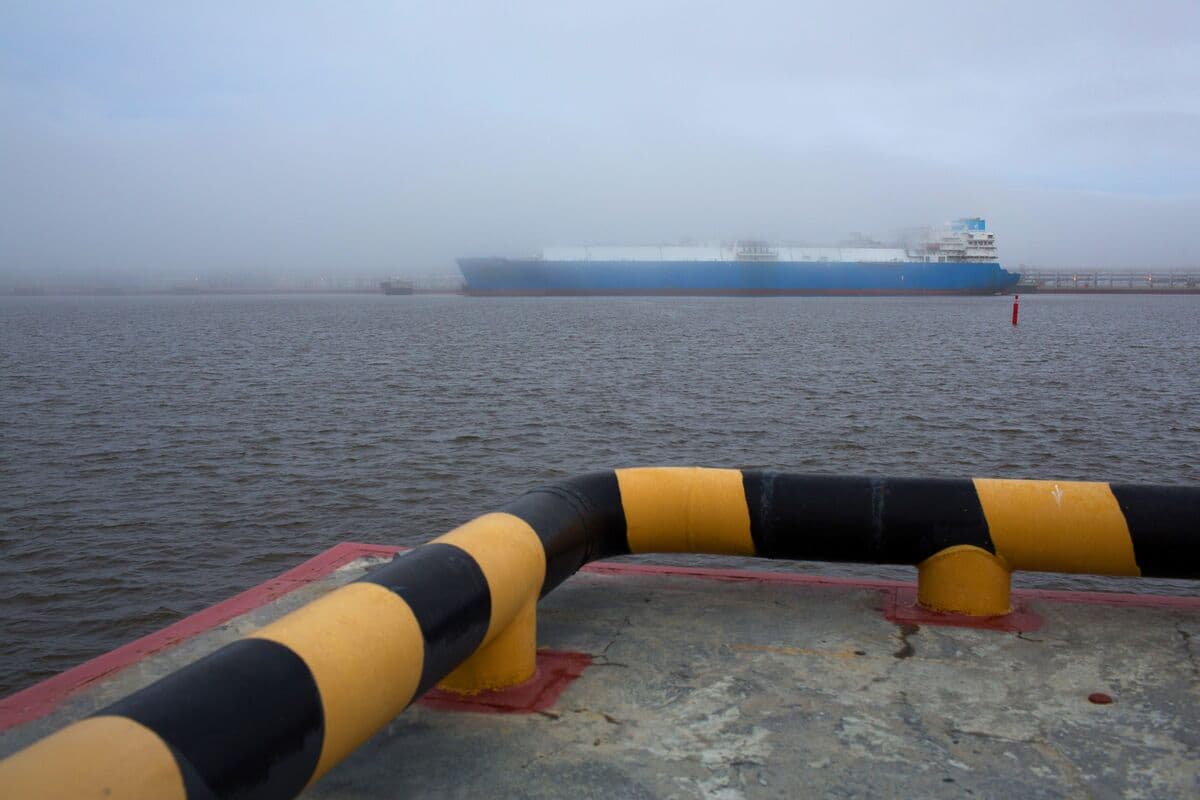 New Russian-Flagged LNG Tanker Appears to Load US-Sanctioned Gas