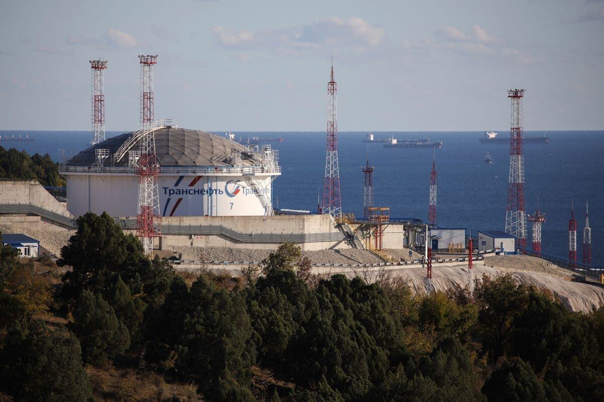 Russia’s Main Black Sea Port Resumes Loading Crude at Key Berth