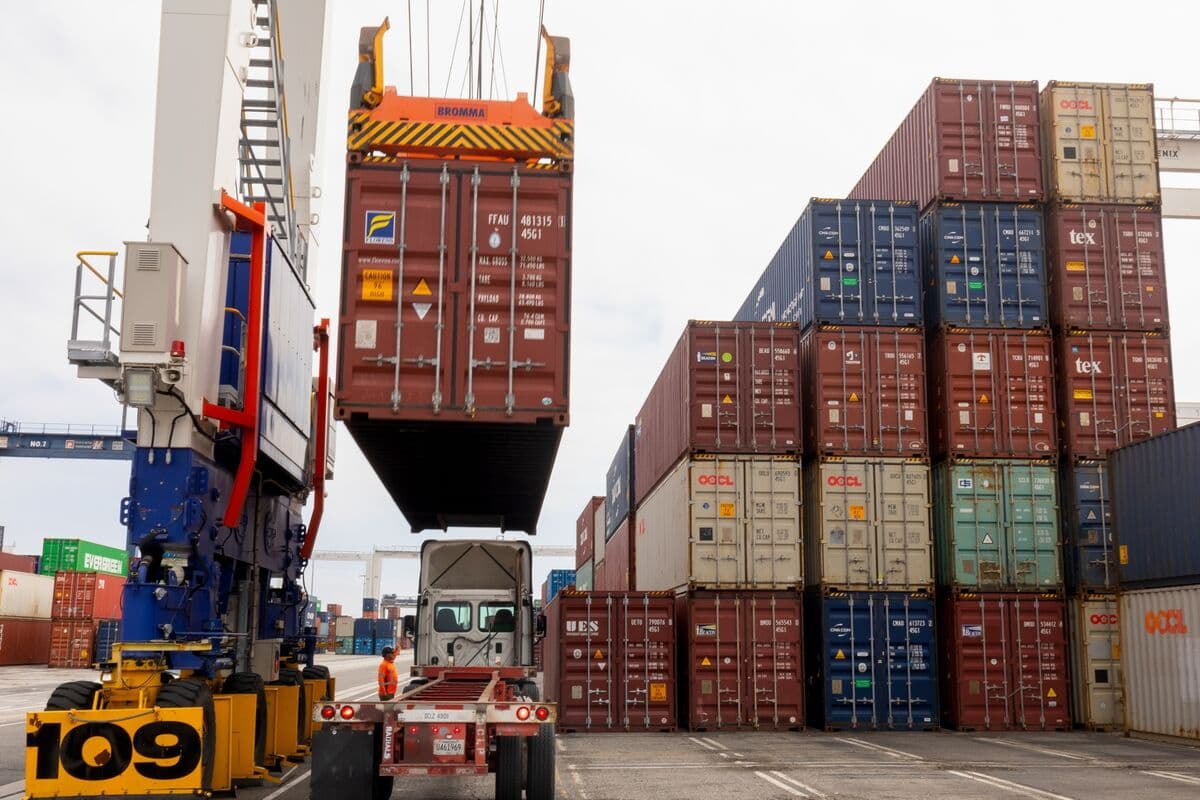 US Asks to Keep Collecting Trump’s Tariffs After Court Loss