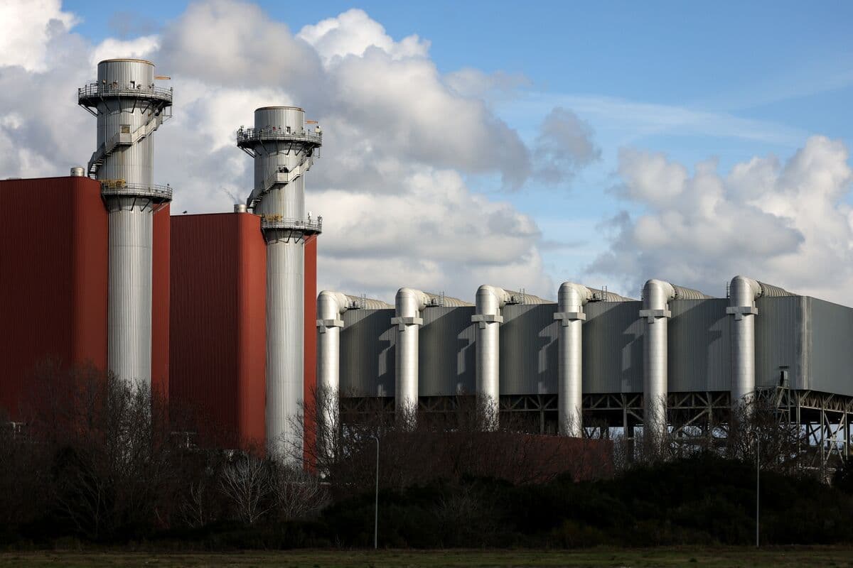 European Gas Jumps 25% as Iranian Crisis Threatens Global Flows