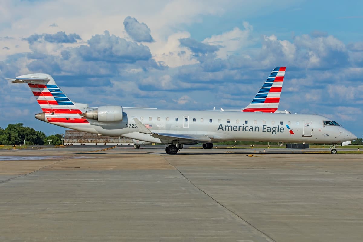 Poll Shows Support For Airline Return To Naples Airport