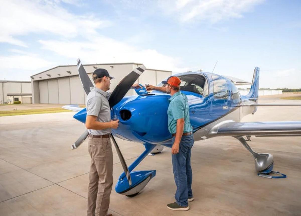 Cirrus Adds Flight Review Course For SR Series Pilots