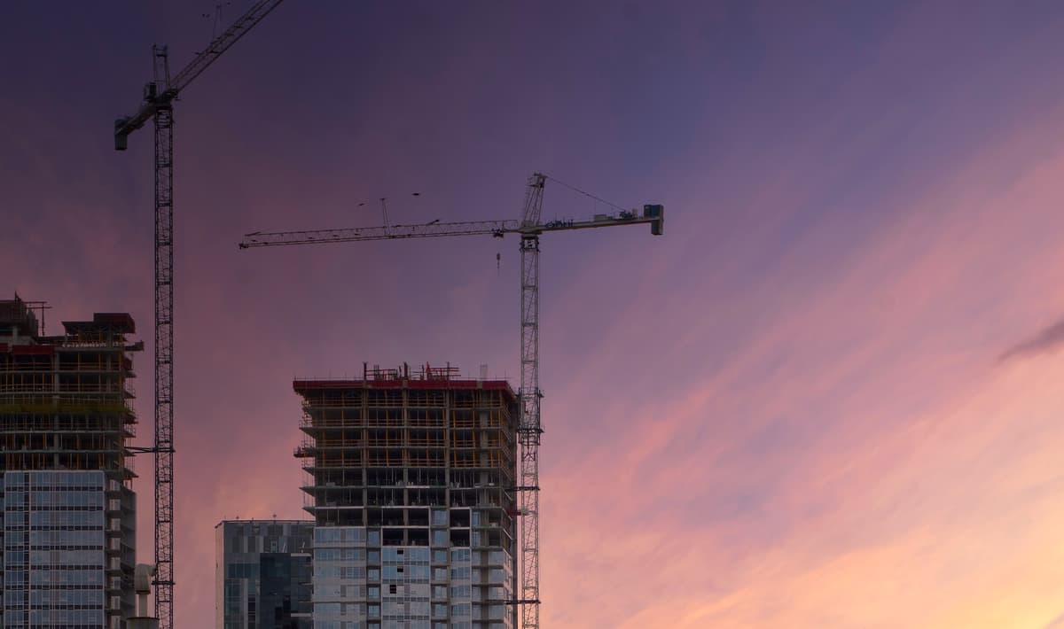 Canadian Building Permits Plunge, Fewer Homes Planned