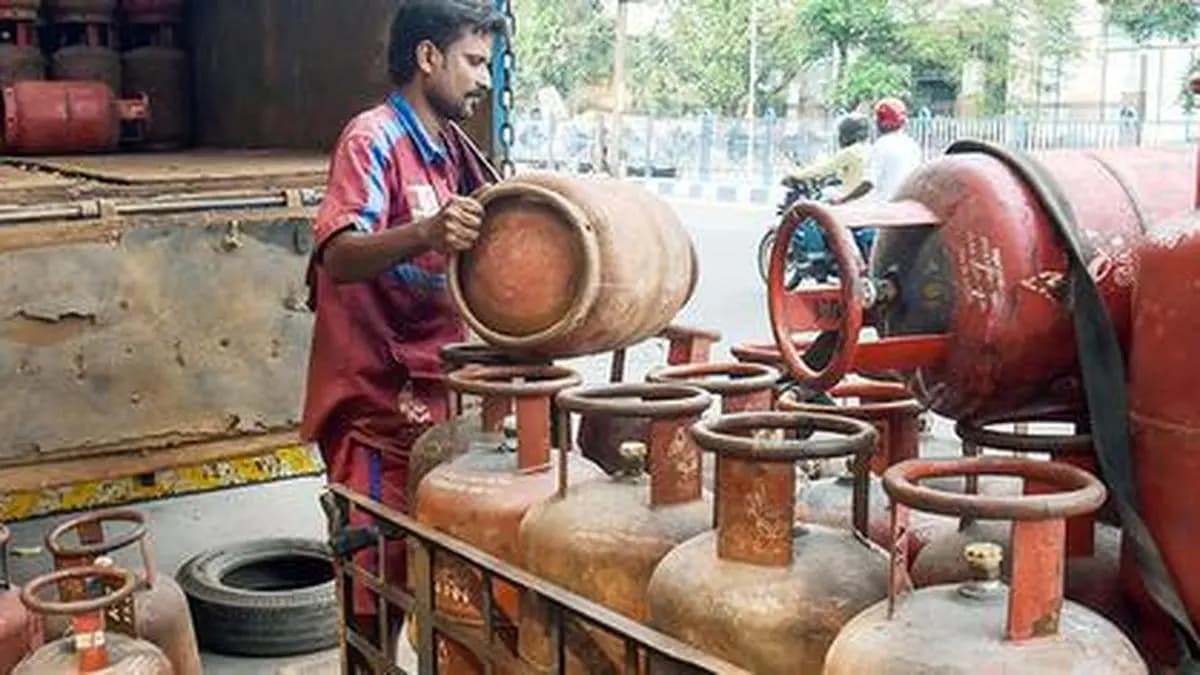 LPG Under Recoveries Likely at ₹80,000 Crore in FY27: ICRA