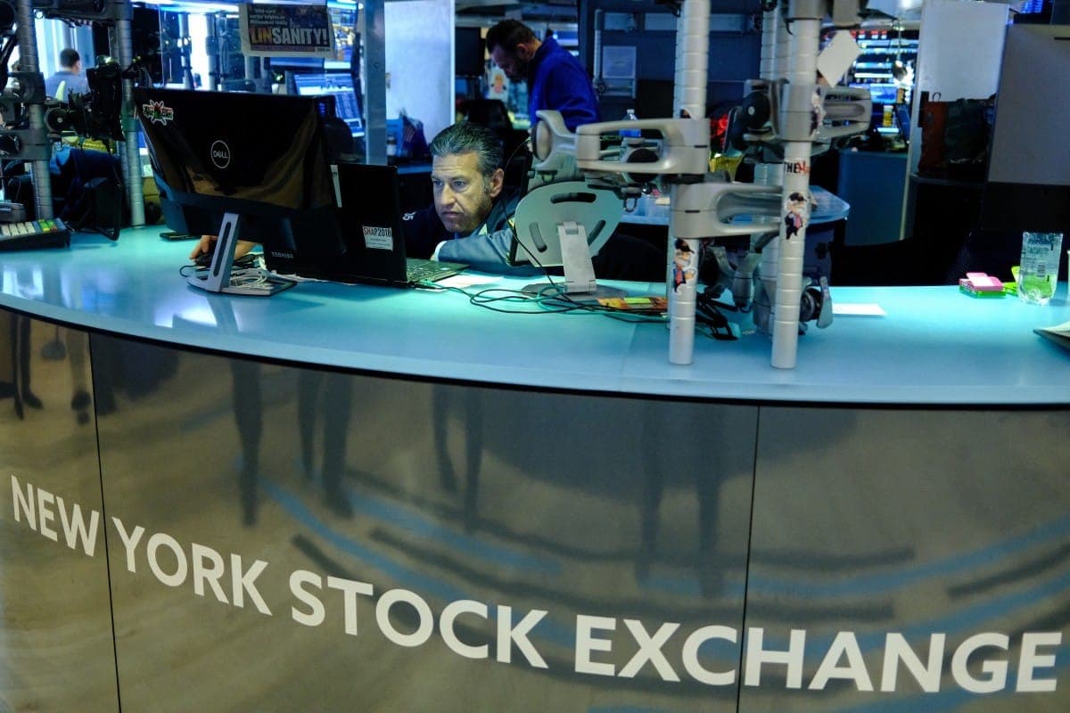 Stocks Mostly Fall as US-Iran Peace Talks Stall and Oil Prices Rise
