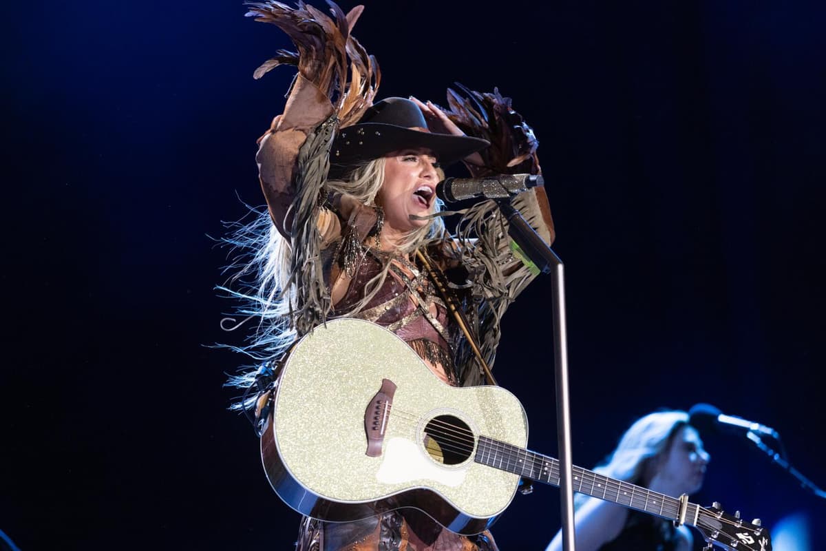 What Lainey Wilson Did After the Wind Briefly Shut Down Stagecoach