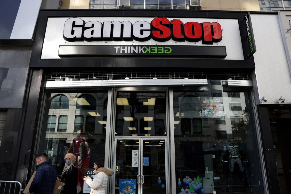 GameStop CEO Drops US$35 Billion Pay Plan to Focus on eBay Bid