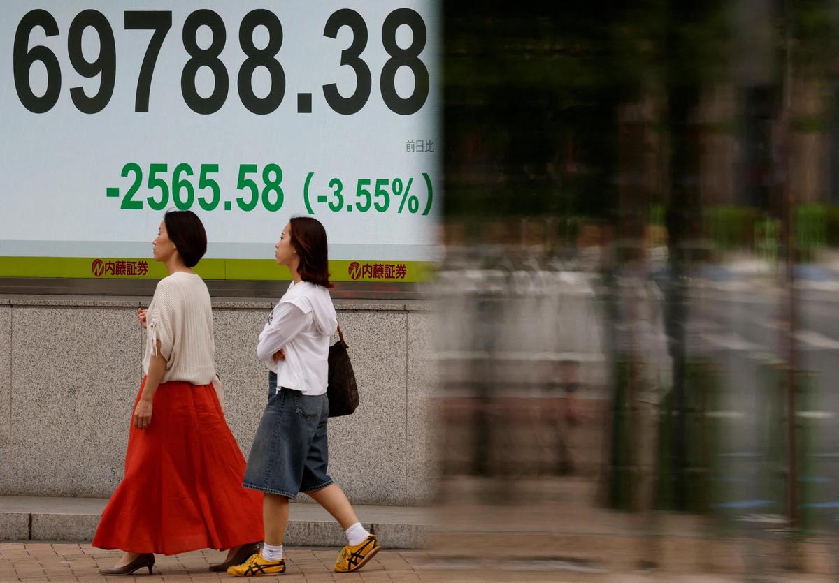 Nikkei Ends 4% Lower as SoftBank Tanks on OpenAI IPO Delay Report